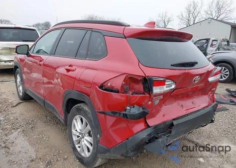 2022 Toyota Corolla Cross Le z USA, uszkodzony, nr VIN 7MUCAABG9NV036130